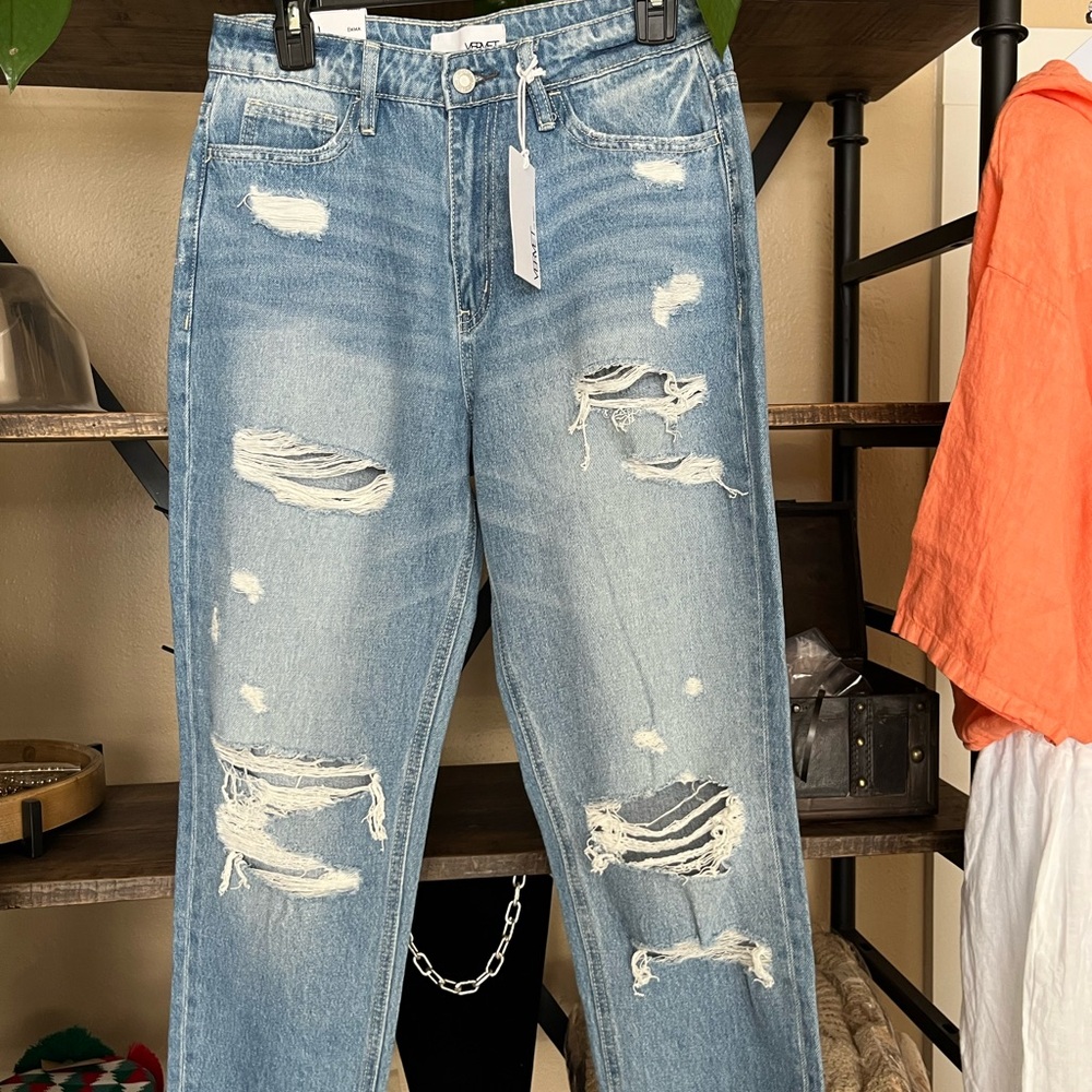 Vervet distressed Mom Jeans size 28
